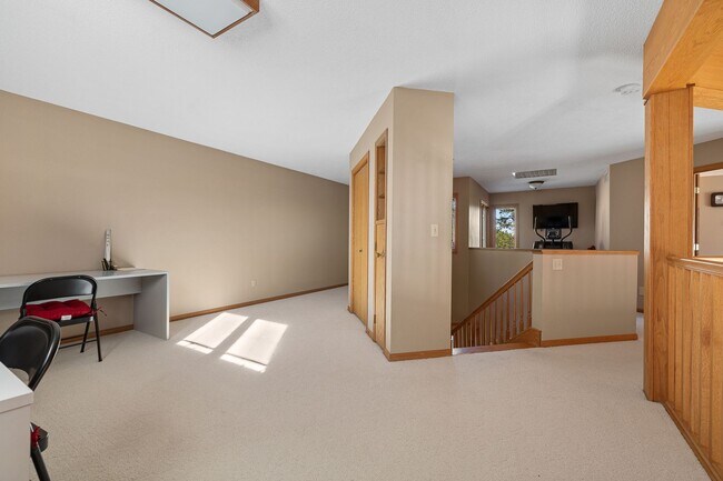 Building Photo - Fully furnished Rental