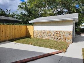 Building Photo - 953 NE 34th St