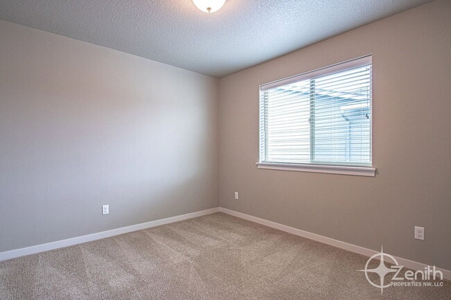 Building Photo - 1308 NE 82nd Dr