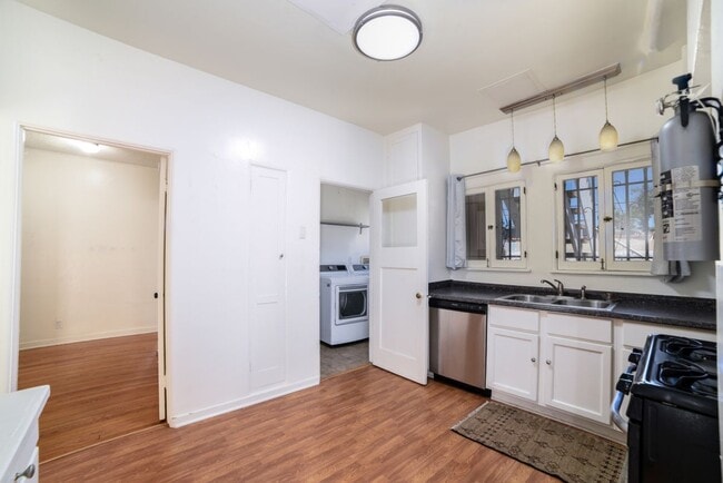 Building Photo - 1038 S Citrus Ave