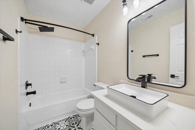 Building Photo - 7 Wineberry Pl