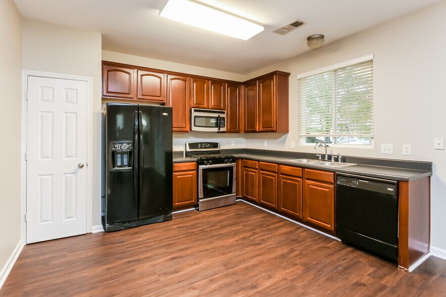 Building Photo - 307 Kaley Dr