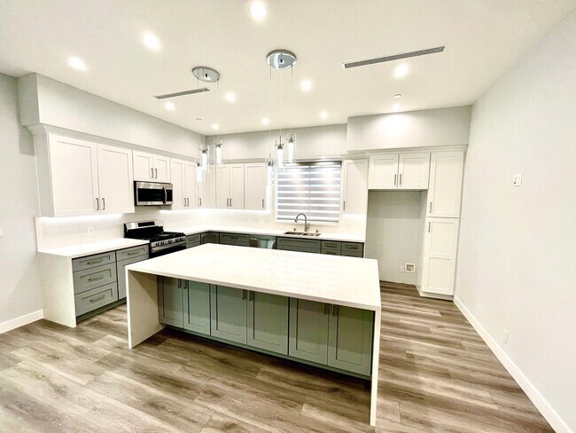 Building Photo - Newly built gated home with top of the lin...