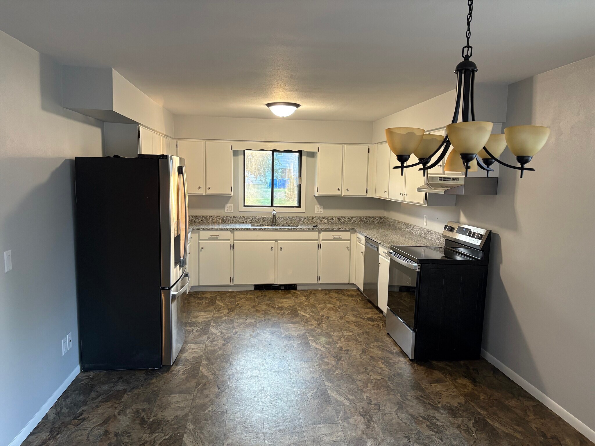 Building Photo - 6813 Enge Dr