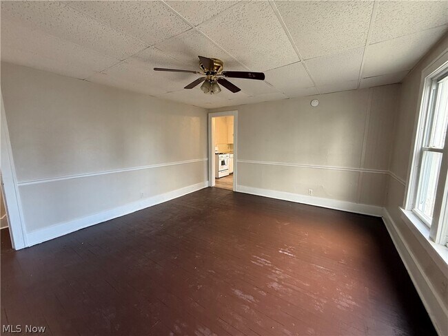 Building Photo - 301-303 Roslyn Ave NW
