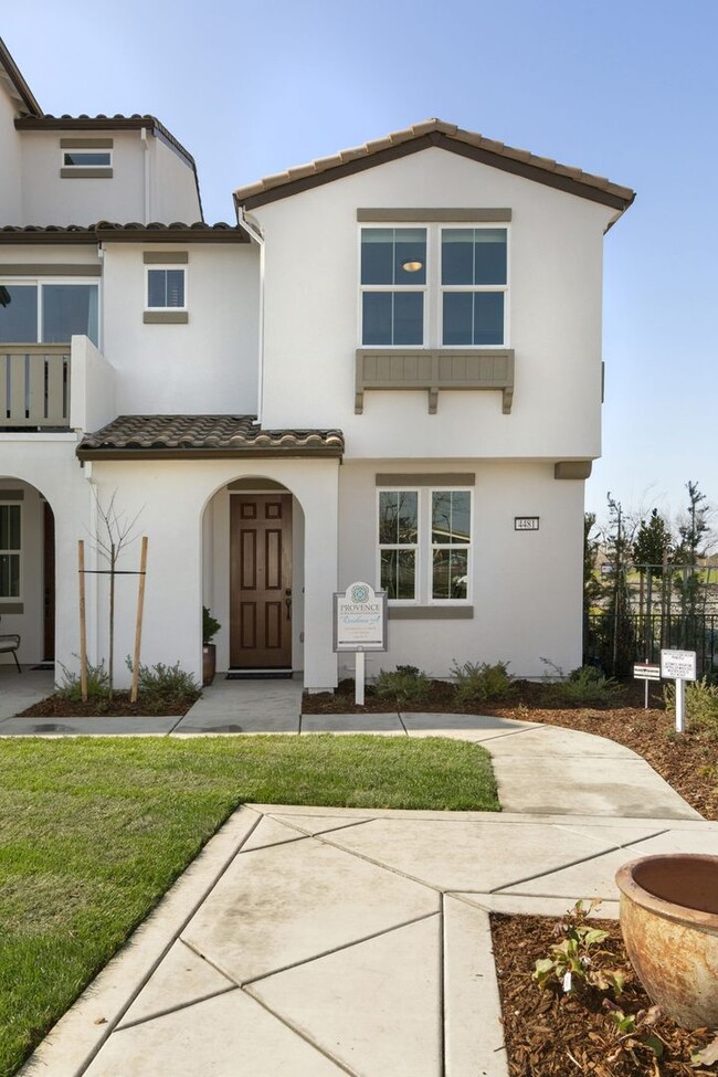 Building Photo - Provence Townhome - Natomas