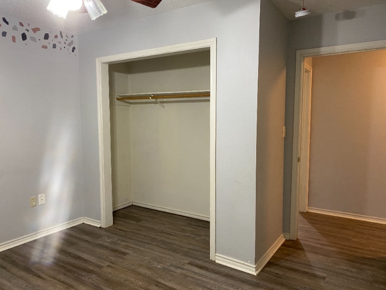 Building Photo - 2024 Olive St