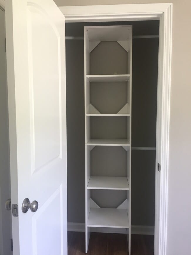 Building Photo - 717 Redwood Park