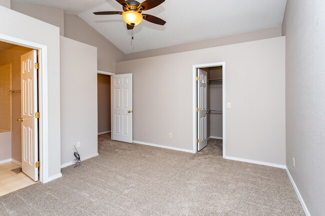 Building Photo - Charming 4-Bedroom Retreat with Modern Upd...