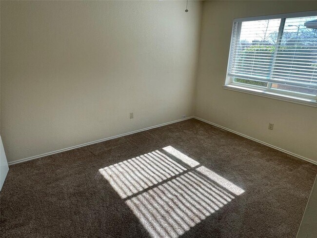 Building Photo - 1013 Gannon Dr