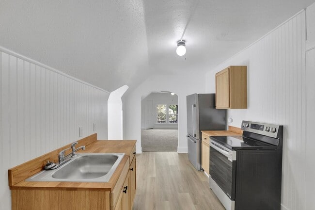 Building Photo - Cozy 1-Bedroom Unit in the heart of Spokane