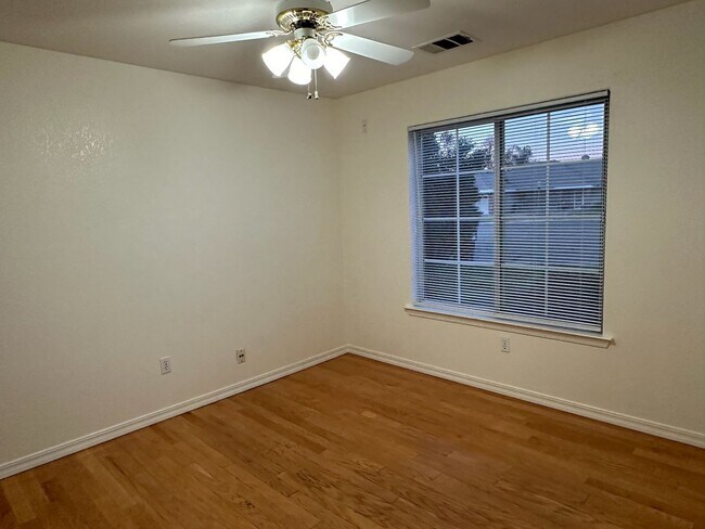 Building Photo - 3707 W Hemlock Ct