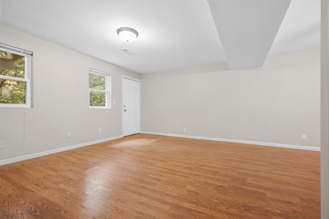 Building Photo - 2309 Anderson Ave