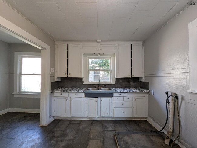Building Photo - 1706 McGregor Ave