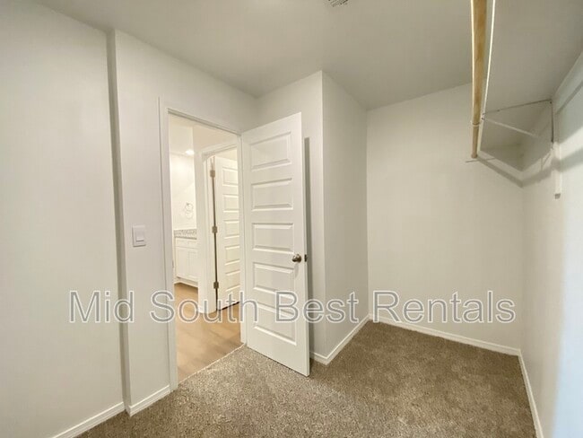 Building Photo - 84 Kelton Ln