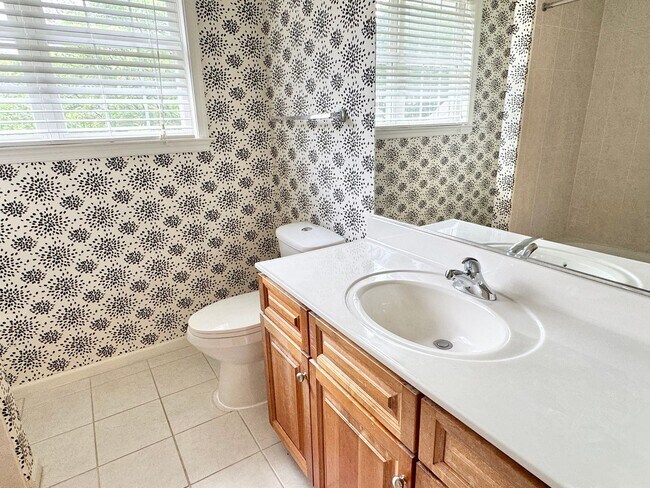 Building Photo - GORGEOUS FORMER MODEL HOME - MINUTES TO QUANTICO