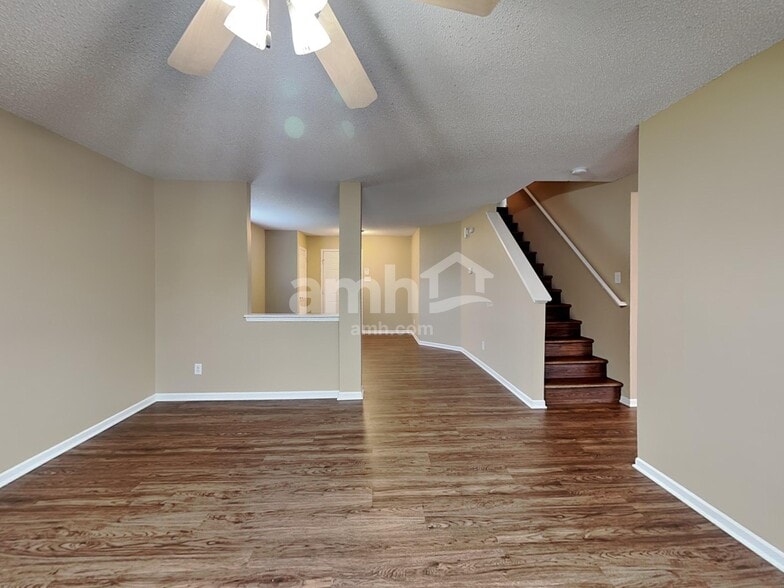 Building Photo - 10382 Fairmont Ln