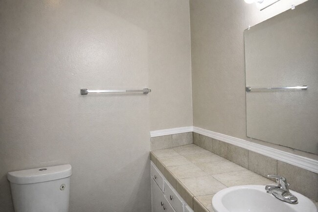 Building Photo - 6049 Northcrest Cir