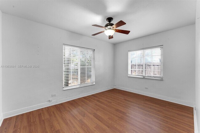 Building Photo - 4220 SW 13th St