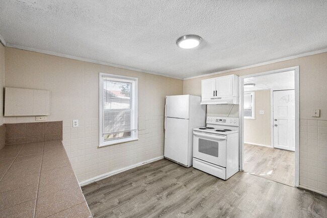 Building Photo - Cute St Pete Bungalow 3/1