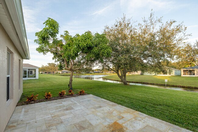 Building Photo - 1100 W 13th Square