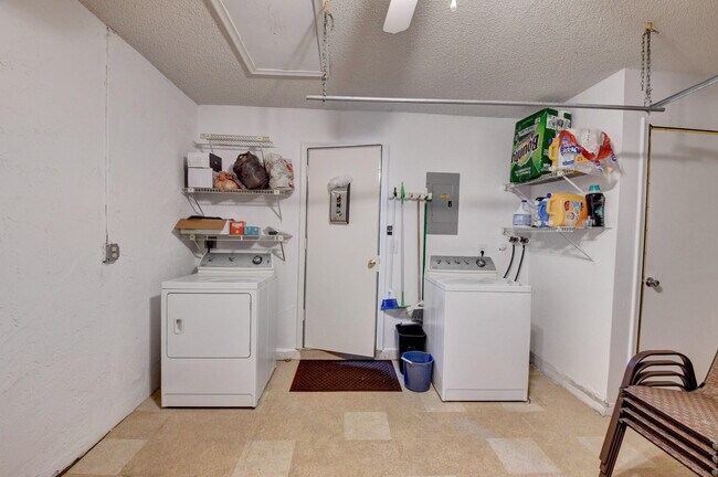 Building Photo - 14425 Amapola Way
