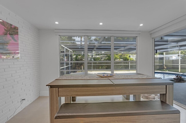 Building Photo - 755 S Rainbow Dr