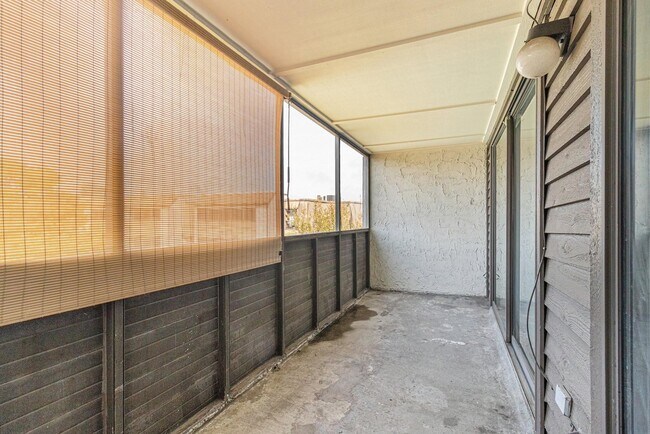 Building Photo - 3045 Walnut Bend Ln