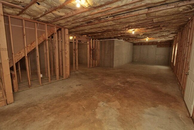Building Photo - 728 Castle Top Ct SE