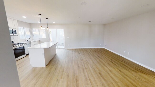Building Photo - 5318 E Falls View Dr
