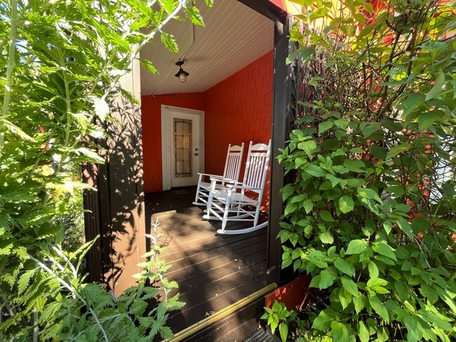 Building Photo - Charming Red Cottage with Lush Garden Spac...