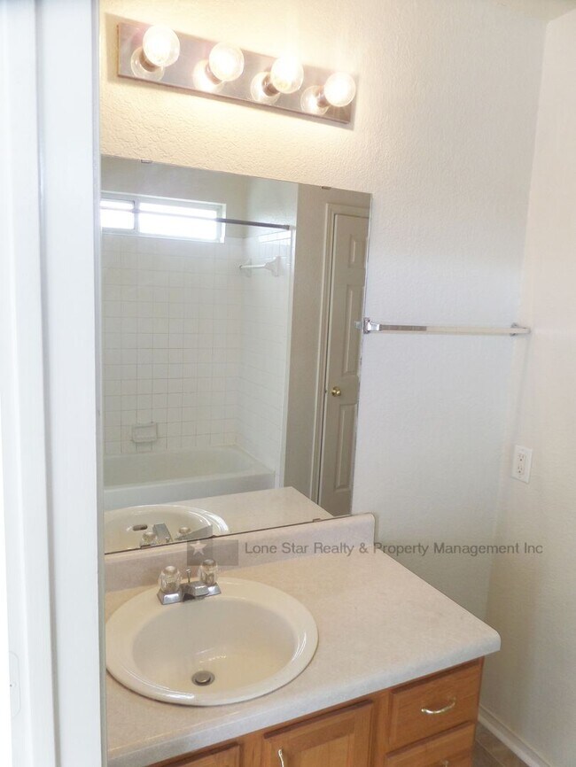 Building Photo - 3-Bedroom Duplex for Rent in Killeen