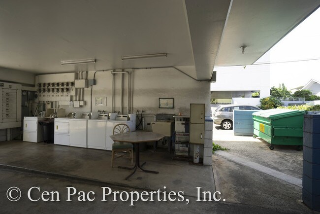 Building Photo - 1715 Anapuni St