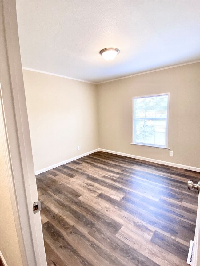 Building Photo - 11720 W Small Oaks Ln