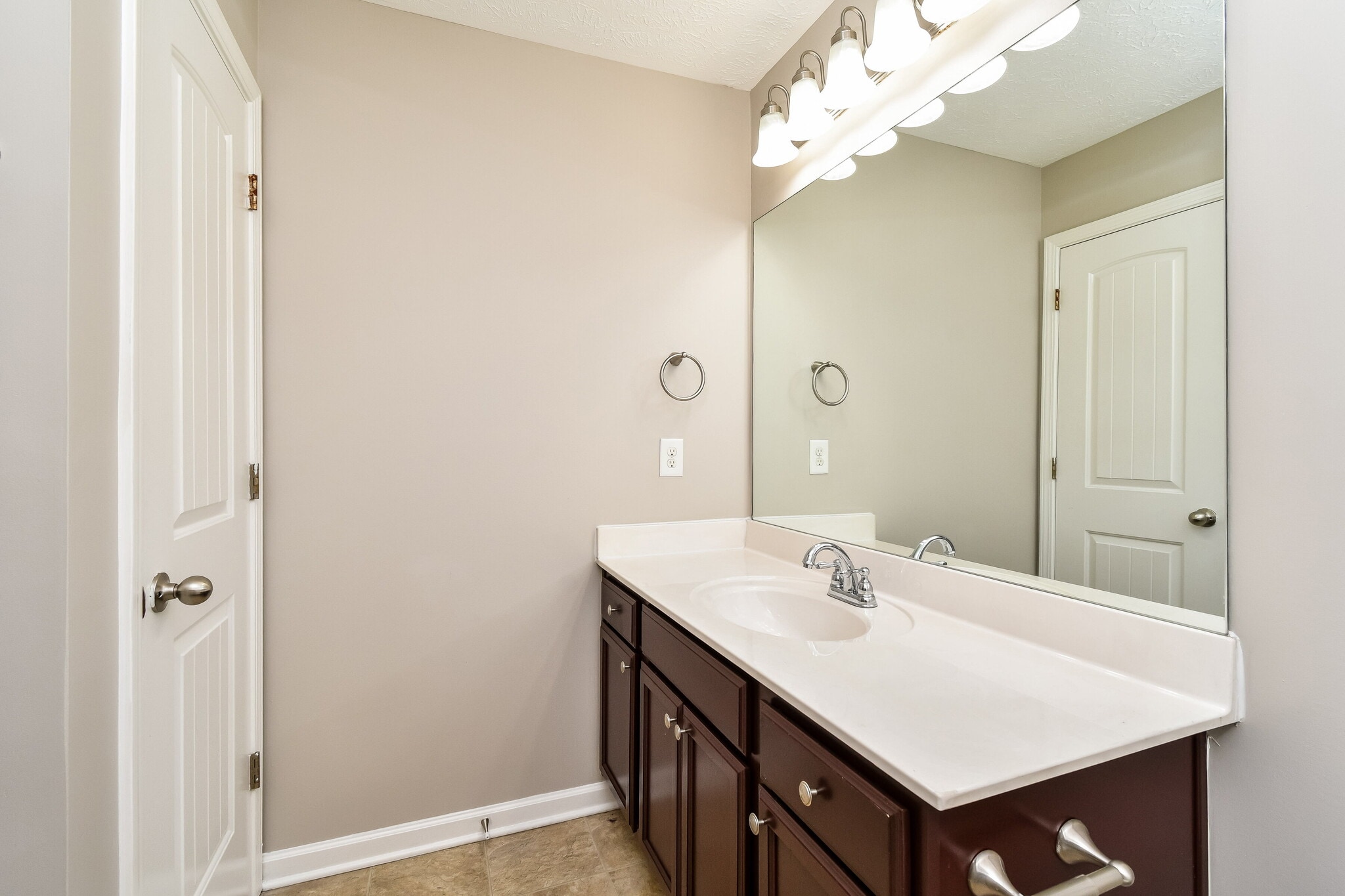 Building Photo - 6465 Paddington Way