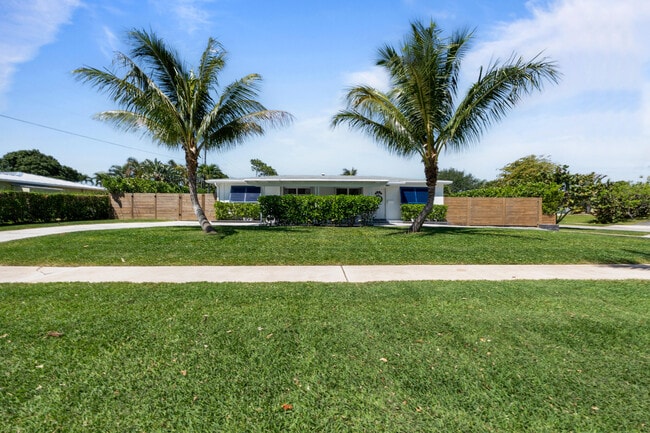 Building Photo - 549 Fairwind Dr