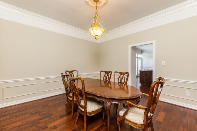 Building Photo - 4915 Keneshaw St