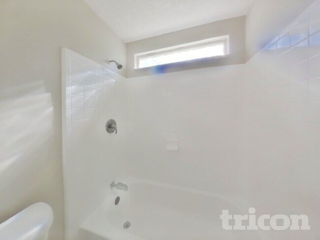 Building Photo - 1553 Kingfisher Blvd