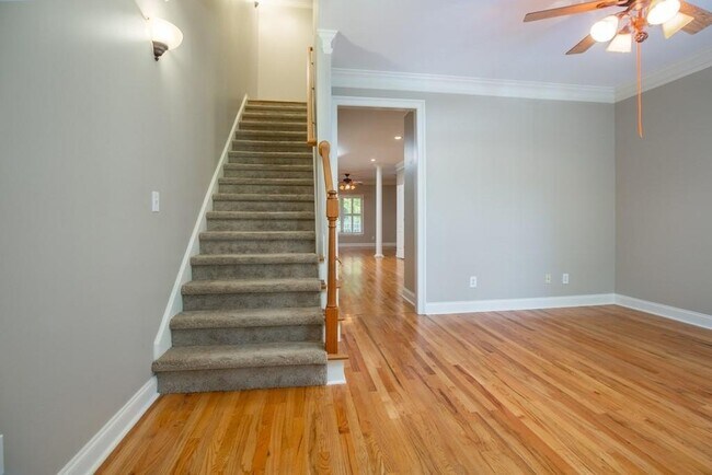Building Photo - 471 Connally St SE
