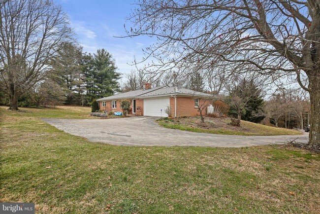 Building Photo - 2323 Bond Rd