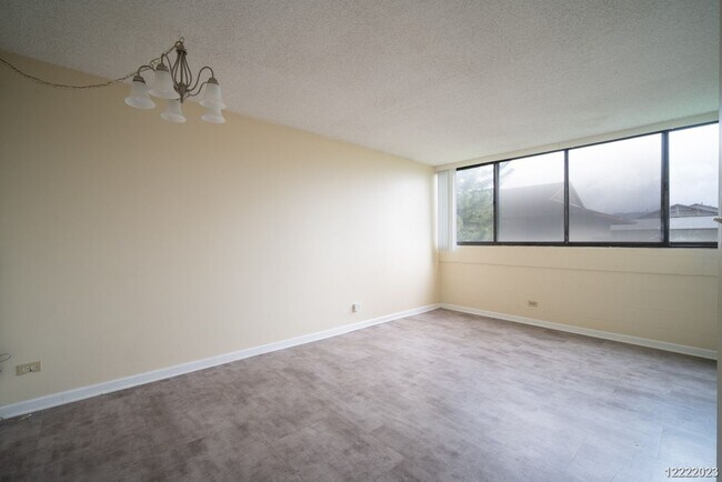 Building Photo - CONVENIENTLY LOCATED 1BR/1BA/1PKG UNIT IN THE CENTRE COURT CONDOMINIUM IN HALAWA