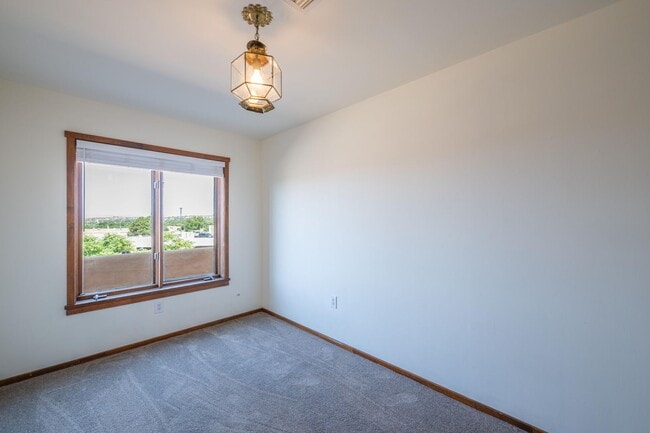 Building Photo - Classic Charm in the Heart of Downtown San...