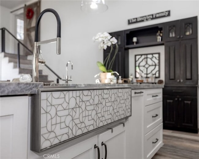 Building Photo - 1720 Vista Del Lago