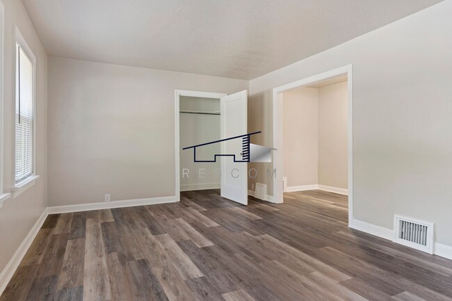 Building Photo - Polk Duplex