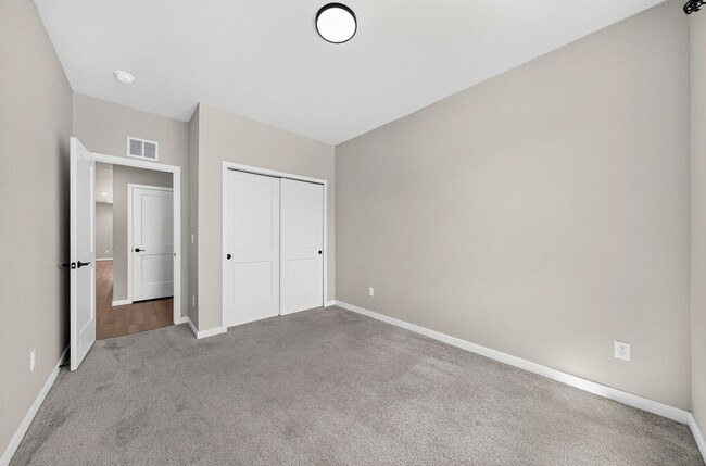 Building Photo - 466 Indian Grass St