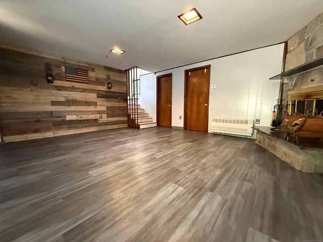 Building Photo - 73 Driscoll Dr