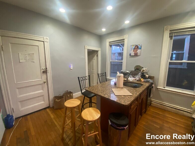 Building Photo - 36 Cherokee St