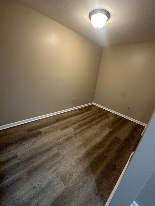 Building Photo - 2Bd/1.5Ba Townhouse located on the Germantown/Memphis Line!