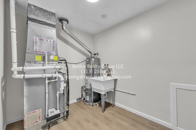 Building Photo - 15796 Kerstyn St