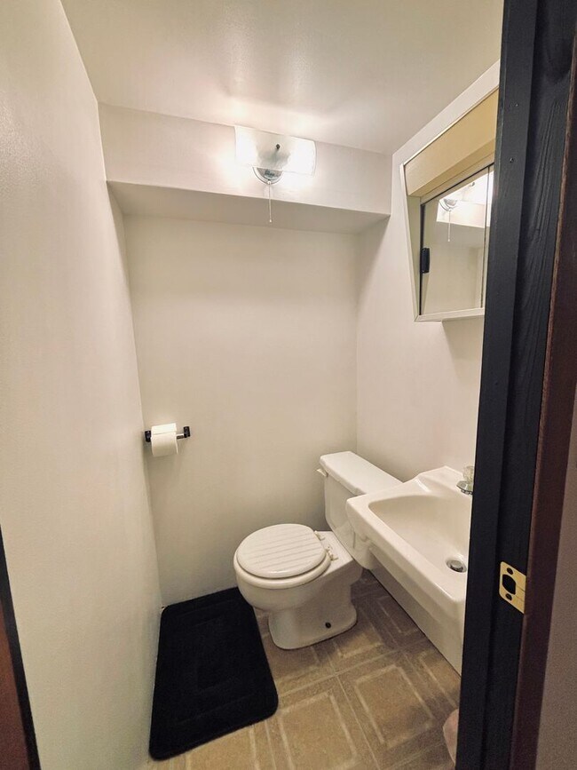 Building Photo - Rare, Must See Rambler in Cottage Grove